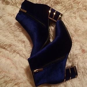 Cobalt Avenue Cloudwalkers booties (7w)